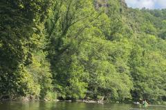 Canoë dans les gorges de la Sioule avec Sioule Loisirs à Menat - Vue sur Château-Rocher